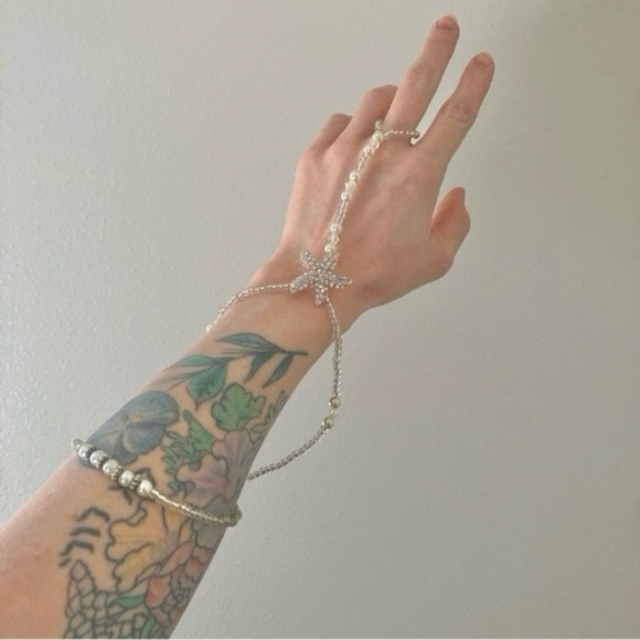 Handmade “Nadine” Starfish Pearl Hand Chain Slave Bracelet Ring Jewelry Beachy - Picture 9 of 11